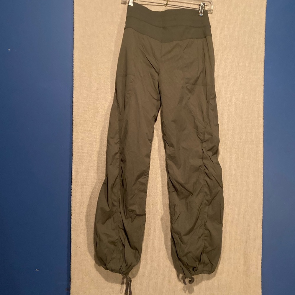 Drawstring parachute pants - Picture 2 of 3